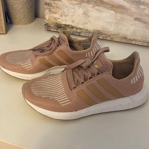 Adidas Swift Run Sneaker in Ash Pearl